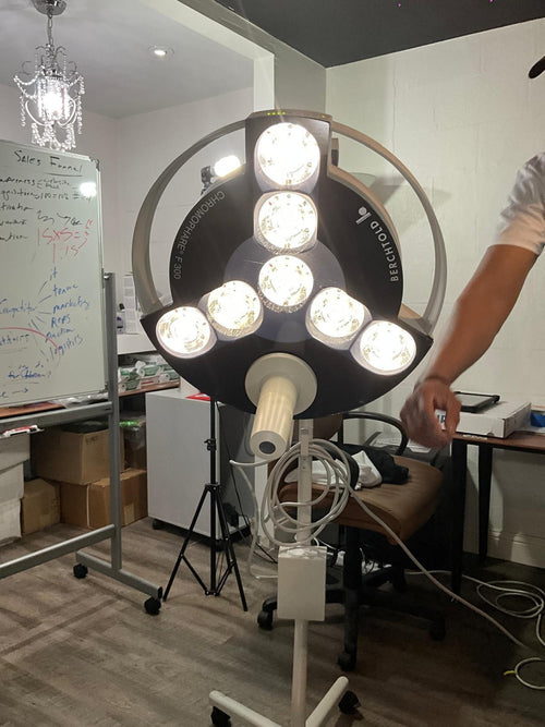 Berchtold Chromophare F-300 LED  exam light On Stand
