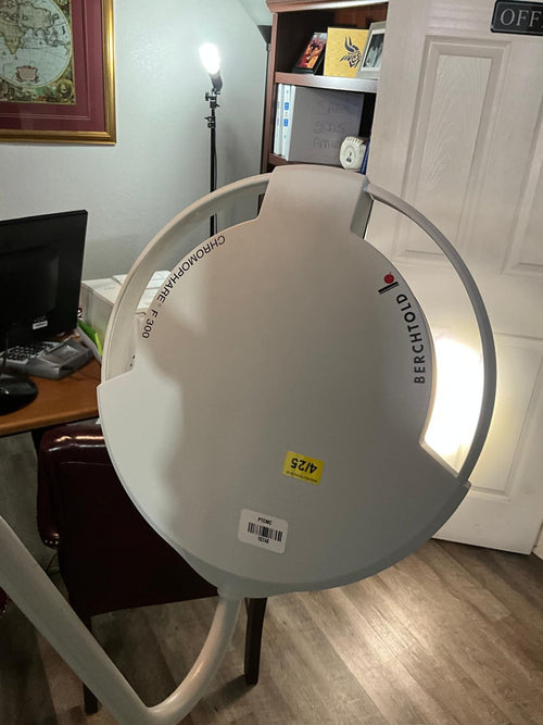 Berchtold Chromophare F-300 LED  exam light On Stand